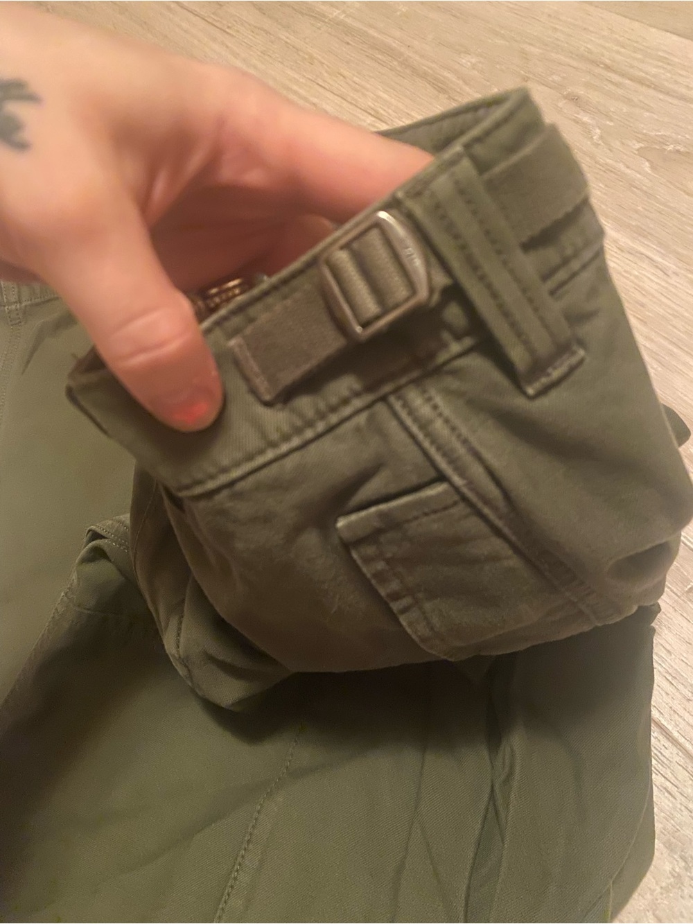 TNA Olive Green Cargo Pants Women wide Leg Buckle Pocket Adjustable size 2 - Picture 4 of 10